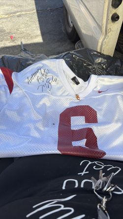 Jersey, white and red signature by I don’t know but it’s a SC extra large