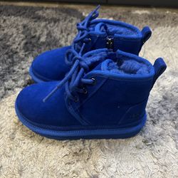 🥶🥶🥶UGG® Neumel II Chukka Boot - Little Kid / Big Kid - Classic Blue (sz. 9 )
