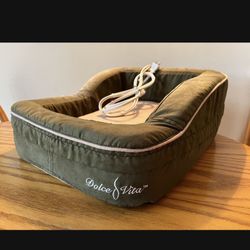 Heated pet bed