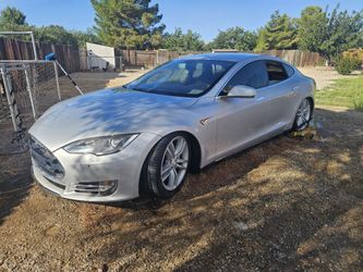 Tesla Model S 2014