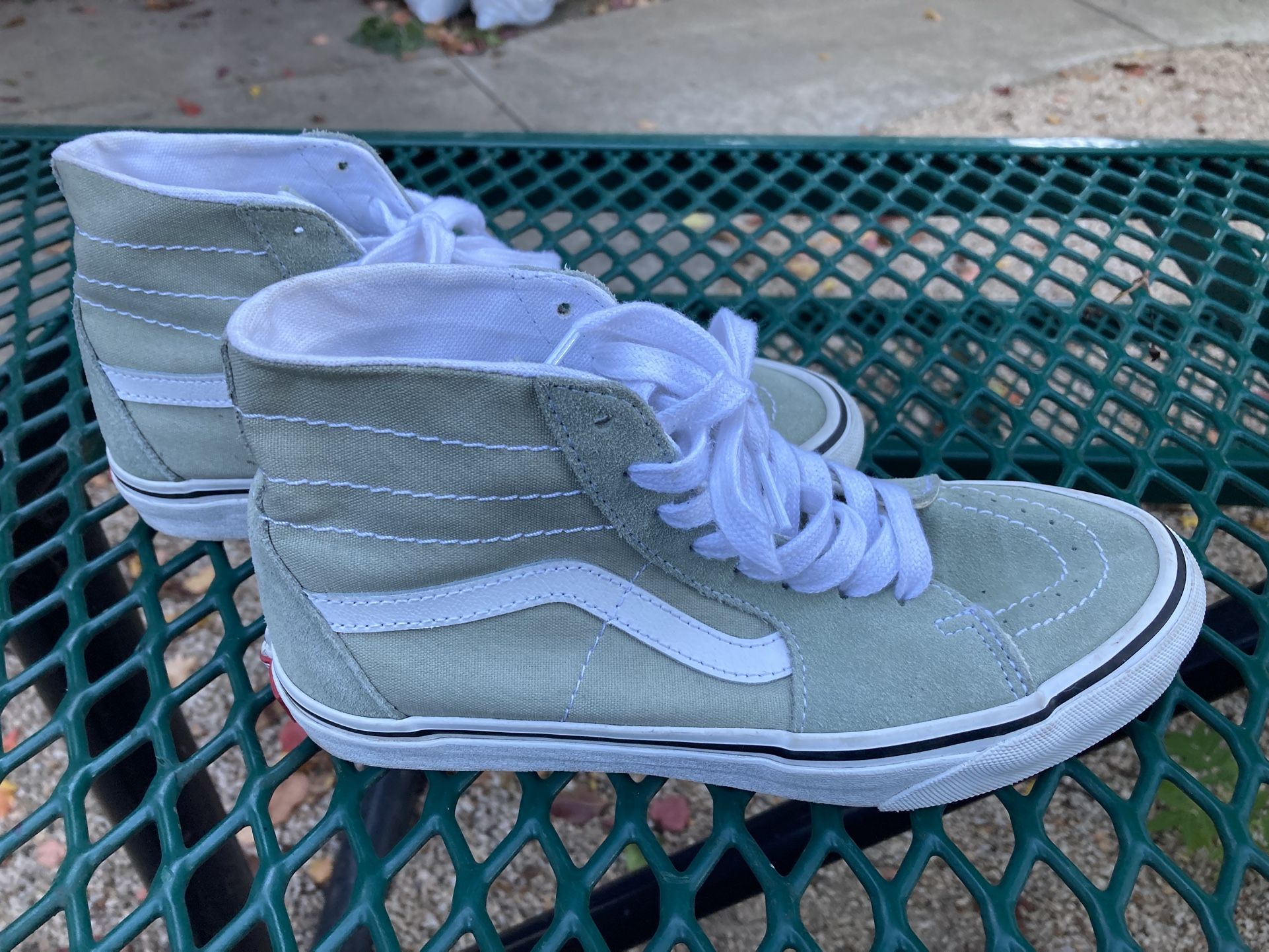 Van’s High Top Men’s Size 6 Women’s Size 7.5