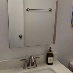 Bathroom Medicine Cabinet with Mirror (26" x 20" x 5") – Great Condition