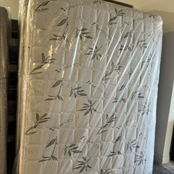 Queen Size Pillow Top Mattress 