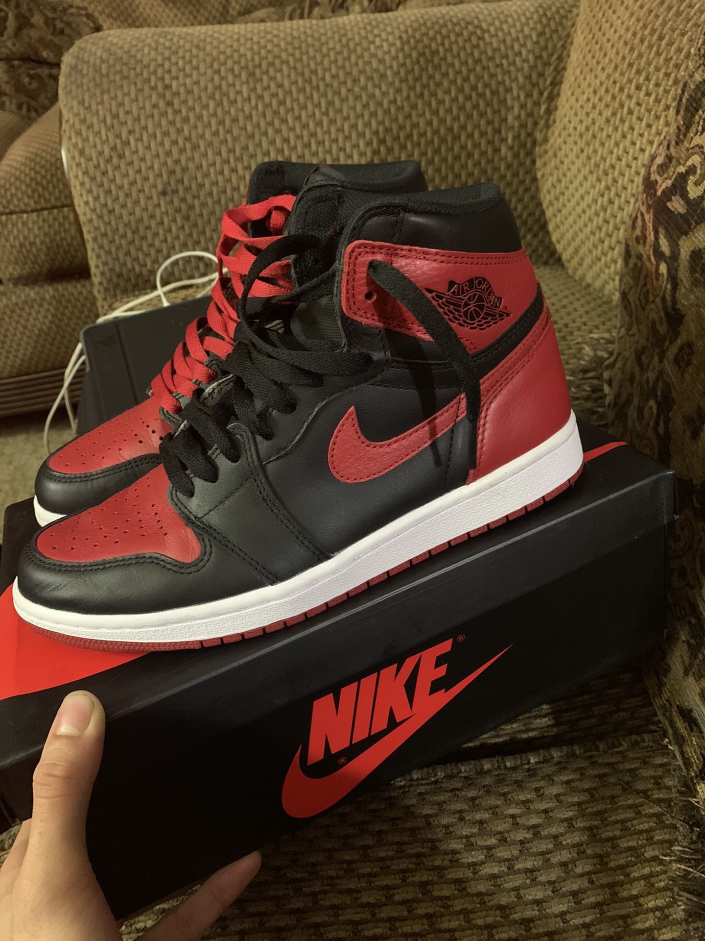 Jordan 1 banned size 8 used 3 times basically brand new so no low balling or trades in heat from 8 to 9 lmk