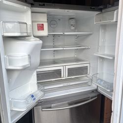 Samsung Refrigerator With Ice Maker
