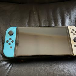 Nintendo Switch OLED Console Bundle – Excellent Condition