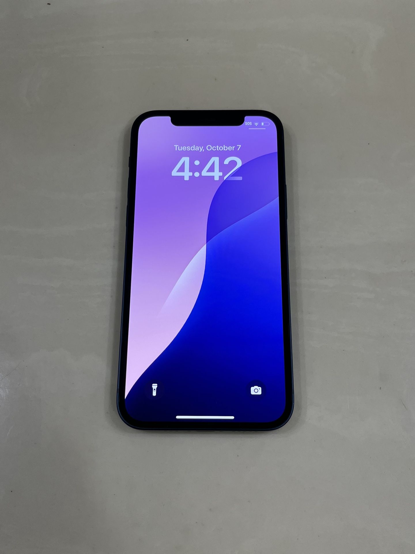 iPhone 12 (UNLOCKED)
