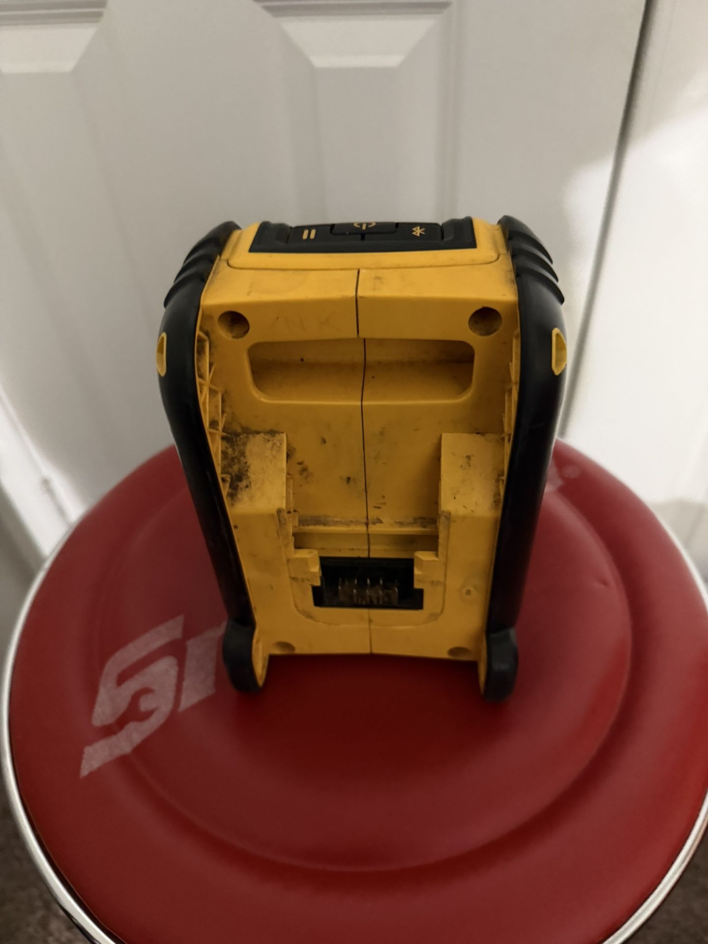 DEWALT SPEAKER 🔈 VERY GOOD CONDITION