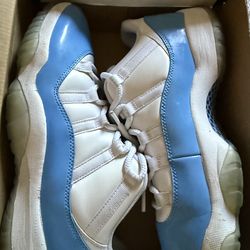 Jordan 11s university blue size 10