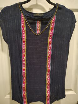 THML Embroidered V-Neck Top Size M