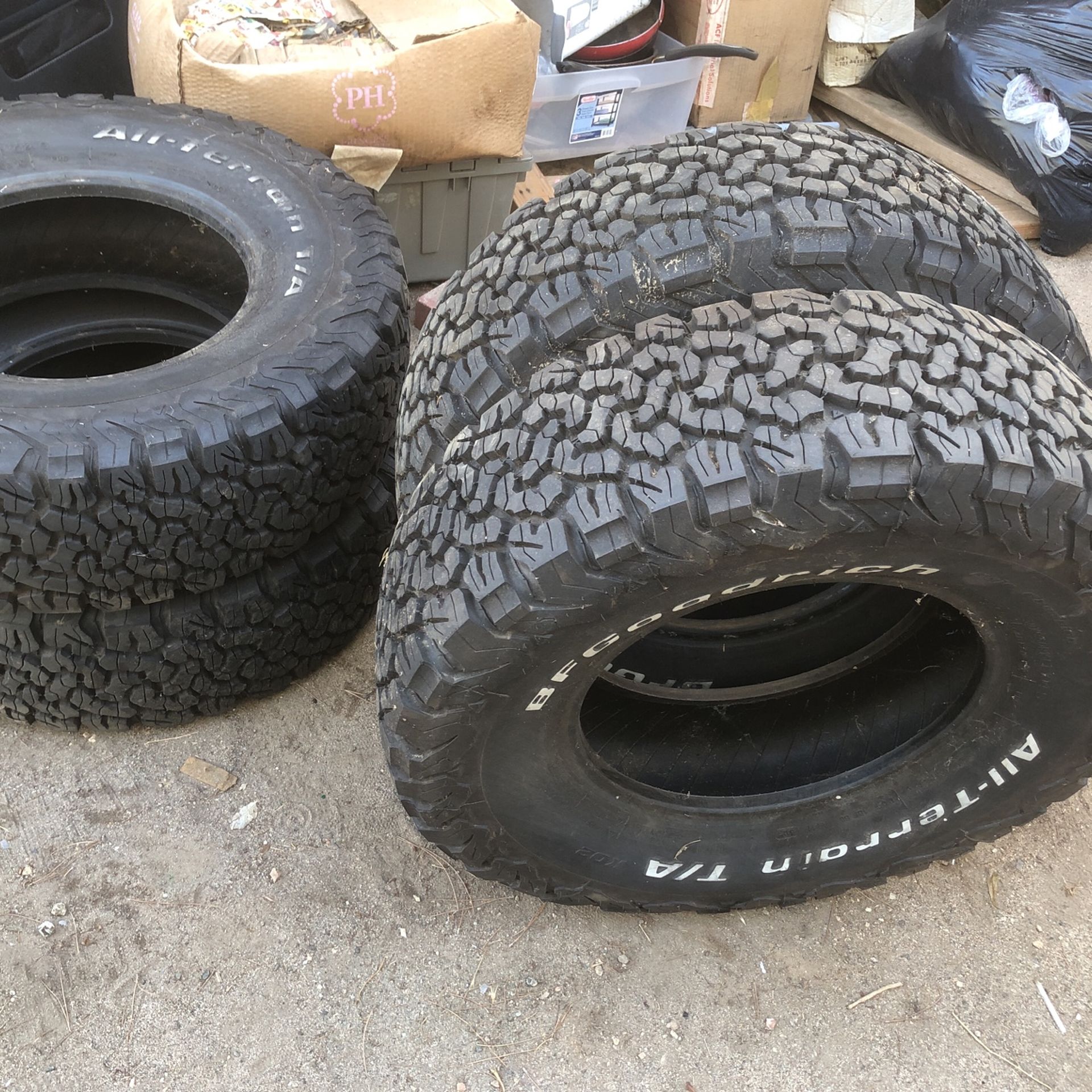 Tires 15”inch Size 30x9.50xR15 BFGood Rich/All TerrainT/A for Sale in