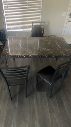 MUST GO ASAP Kitchen Table + 5 Chairs