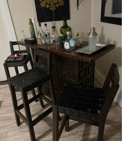 Beautiful Bar set Table and 3 chairs dark wood
