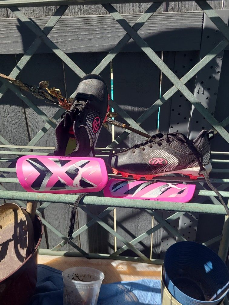 Girls Softball Shoes With Shin Guard Size 1