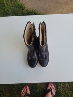 UGG Lynnea Wood Clog High Heel Boot Women size 7 Black Leather SN 1958