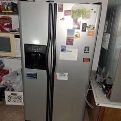 Refrigerator 