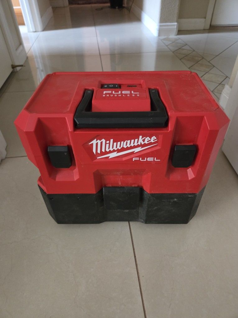 Milwaukee M12 Fuel Vac