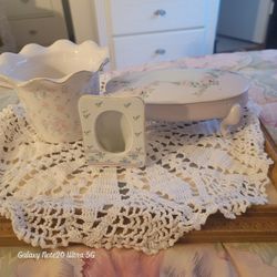 Porcelain & Ceramic Floral Decor