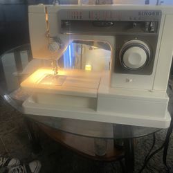 Singer 6105 Sewing Machine $75