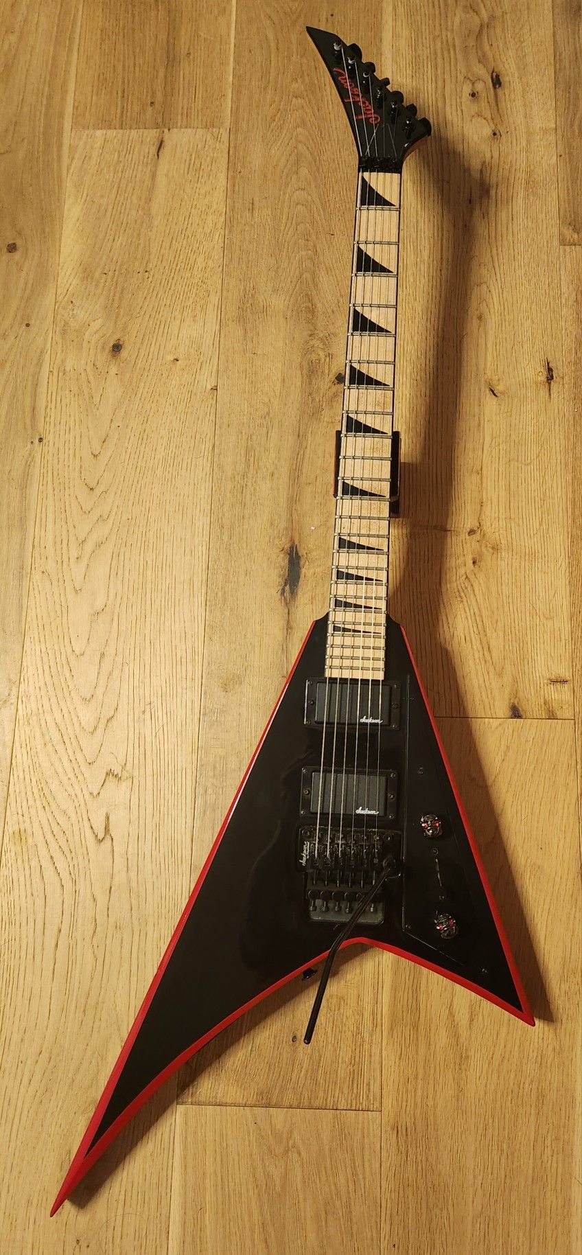 Jackson JS32RM Rhoads V Electric Guitar Black, Red Bevels