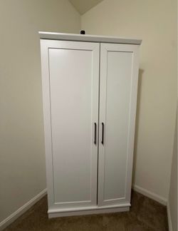 Cabinet / closet