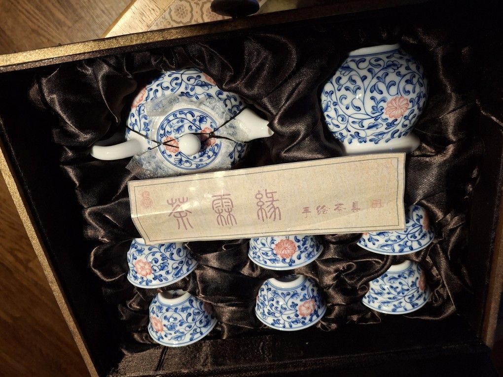  SUPER NEAT LOOKING VINTAGE ASIAN Tea Set Blue And White  NEVER BEEN USE  