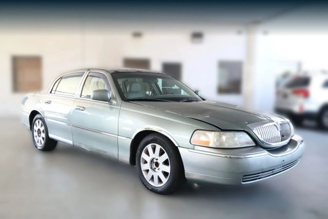 2005 Lincoln Town Car