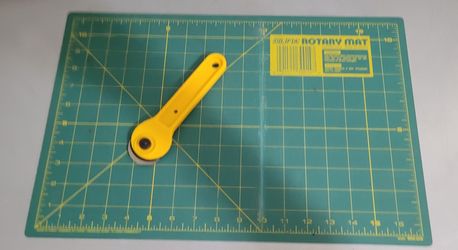 Rotary Cutter and Cutting Mat Set