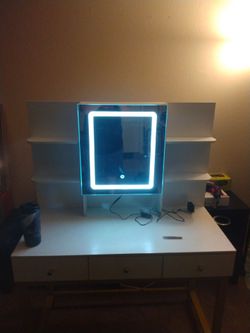 Vanity dresser