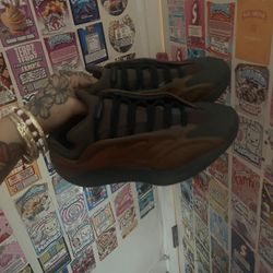 Adidas Yeezy 700 V3 'Copper Fade Size 8