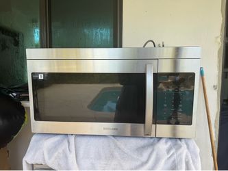 Samsung microwave- like new!