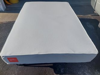 PERFECT CONDITION Boring Hybrid King Mattress