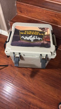 Subaru Wilderness 25 Quart Cooler Keeps Ice For 3 Days Camping Fishing Picknic