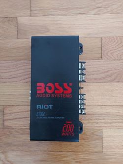 BOSS R1002 car amplifier