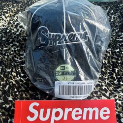 SUPREME SCRIPT LOGO HAT