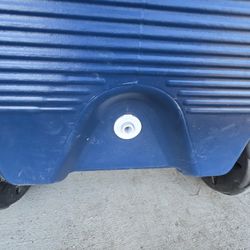 Rubbermaid Wheeled Cooler