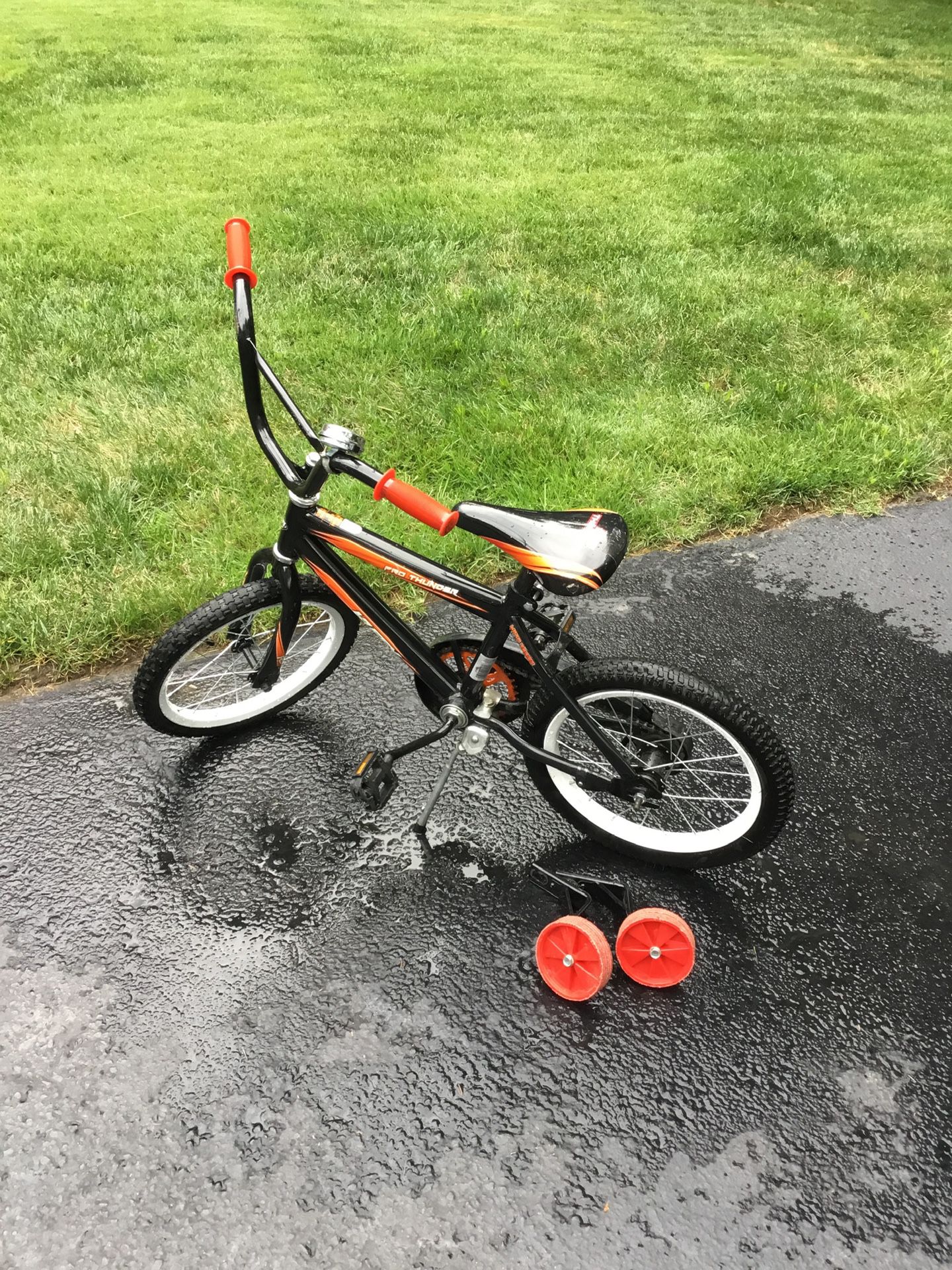 Boys 16” Huffy Dirt Bike with training wheels
