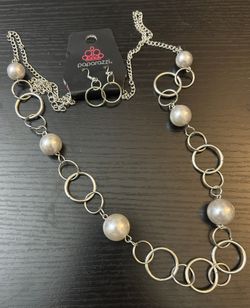 Paparazzi Pearl Necklace
