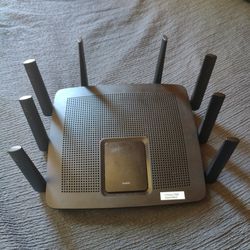 AC5400 Linksys Gigabit WiFi Router Tri Band its a big router