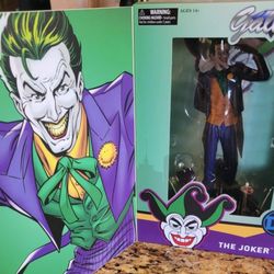 DC The Joker 9" Statue
