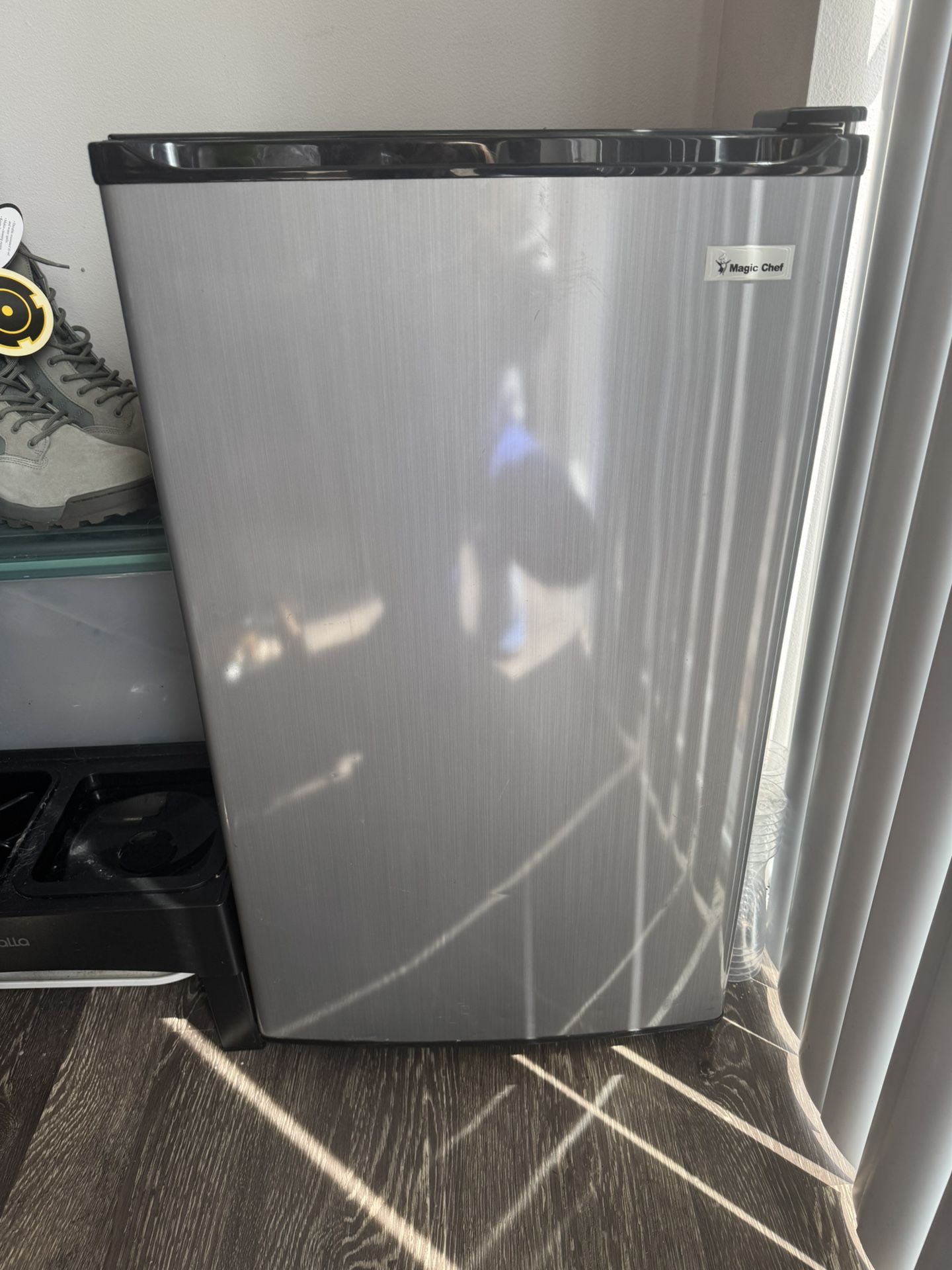Magic Chef mini Fridge