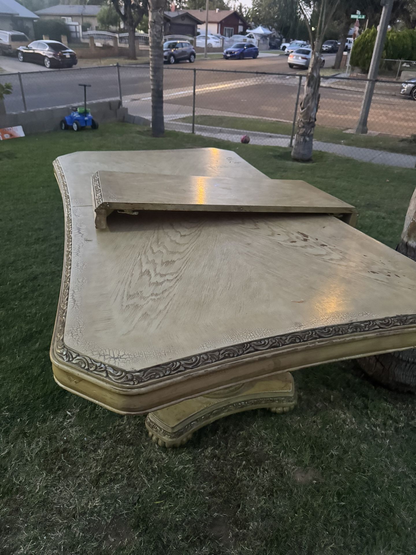 8 Perso Dining Table