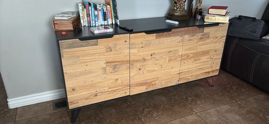 Entertainment center