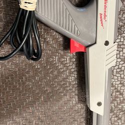 Nintendo Vintage 1985 NES Genuine Zapper Gray Laser