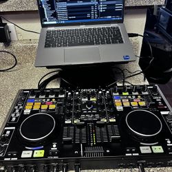 Controlador Denon Y Laptop Con Música Mixes Videos Y Karaokes