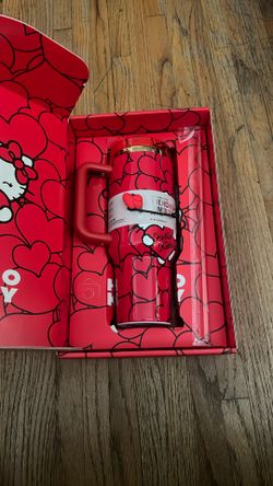 Hello Kitty Hearts Tumbler 40oz New