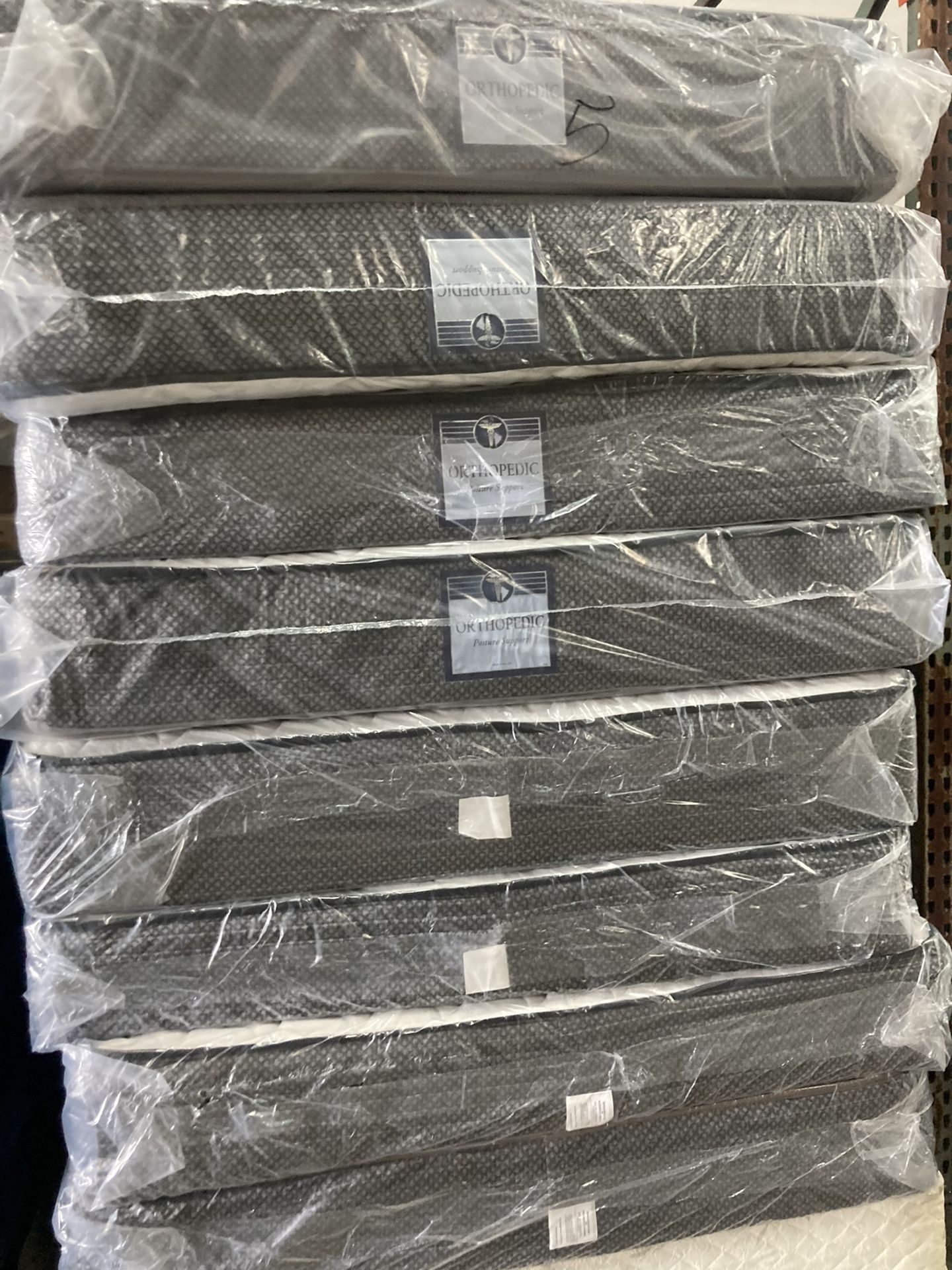 🛏🛏TWINFULLQUEEN AND KING MATTRESS STARTING AT $150 A SET BEST PRICE IN TOWN BEST PRICE ON BRAND NEW PLUSH TOP MATTRESS🛏🛏