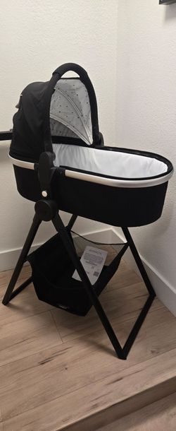 Mockingbird bassinet and stand
