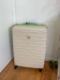 Checked luggage piece