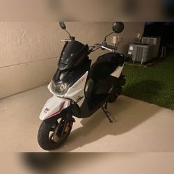 150 Cc 2022 Scooter - Good - West Palm Beach, FL